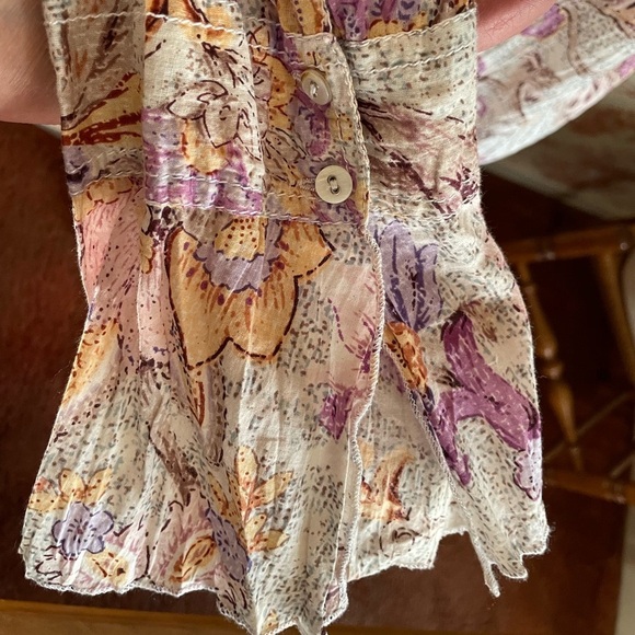 Sundance Ruffle Floral Blouse - Picture 4 of 9